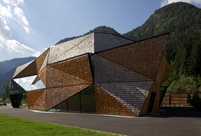 Exterior View of Wood Carving Workshop (© Günter Richard Wett)