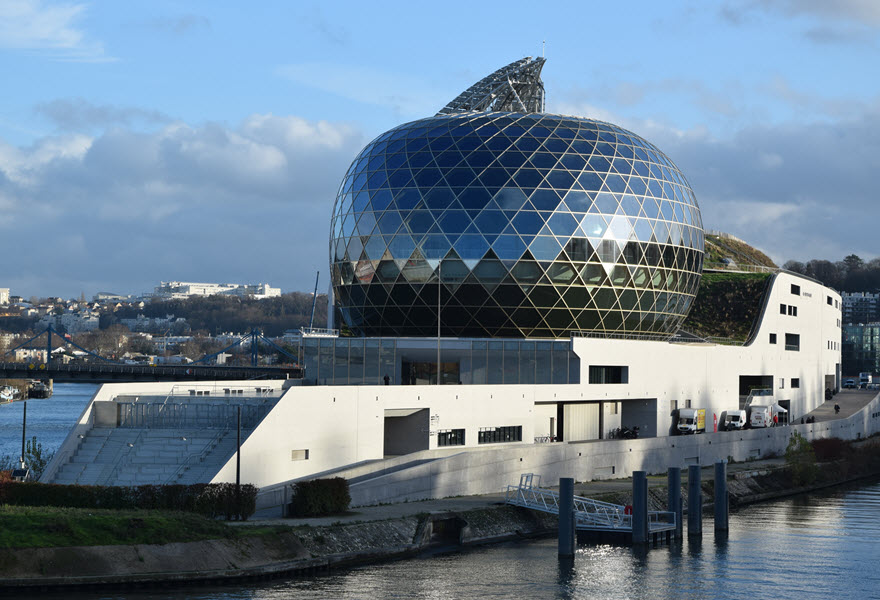 CIMU - ILE DE SEGUIN (Center) with Photovoltaic Sail in Background (© sblumer ZT GmbH)