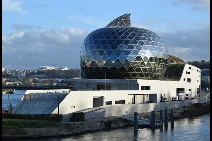 CIMU - ILE DE SEGUIN (Center) with Photovoltaic Sail in Background (© sblumer ZT GmbH)