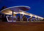 Illuminated Canopies at Bus Station in Halle (© Guido Kranz)