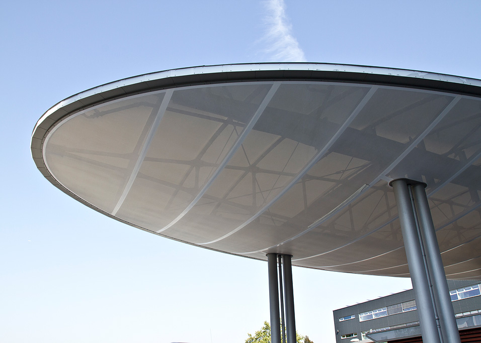 Steel Substructure Visible Due to Translucent Membrane (© Guido Kranz)