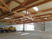 Timber Truss Girders and Glued-Laminated Timber Decking (© Holz Albertani SpA)
