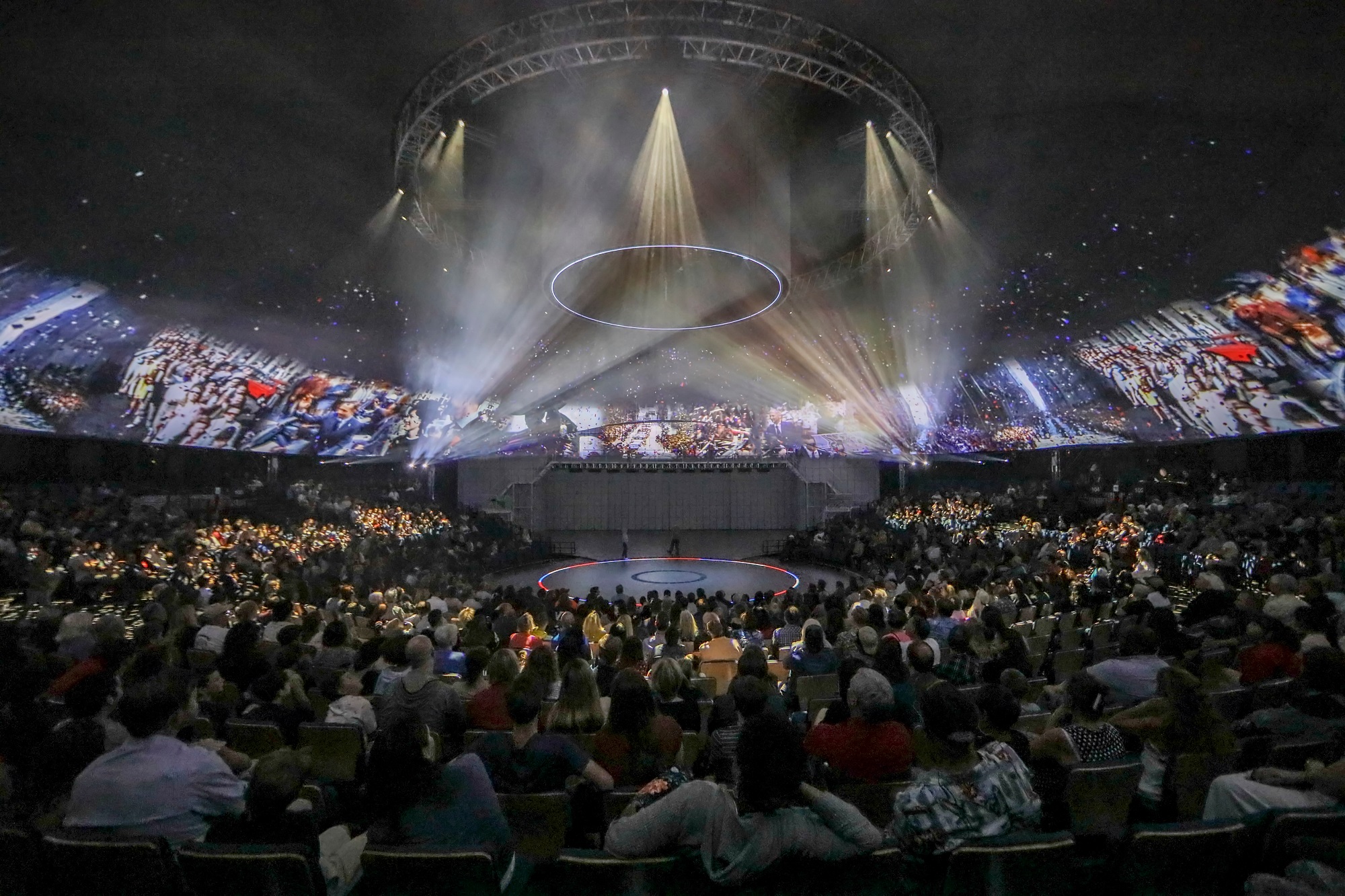 Auditorium During Show (© Jim Cox Photography)