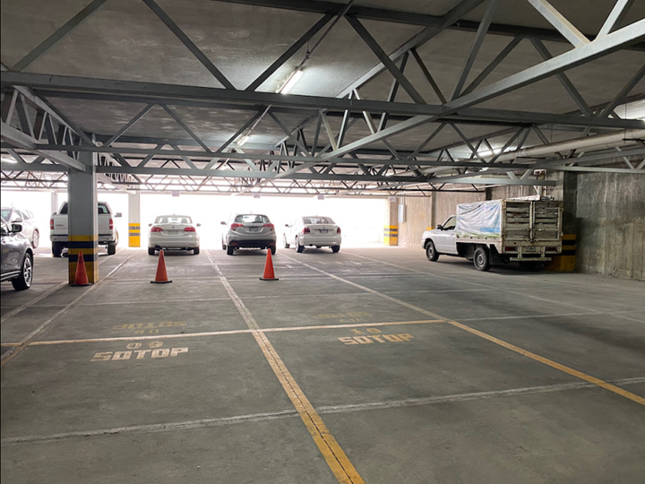 Steel Trusses in Parking Area (© Cosmos Proyectos Estructurales, S.A. de C.V.)