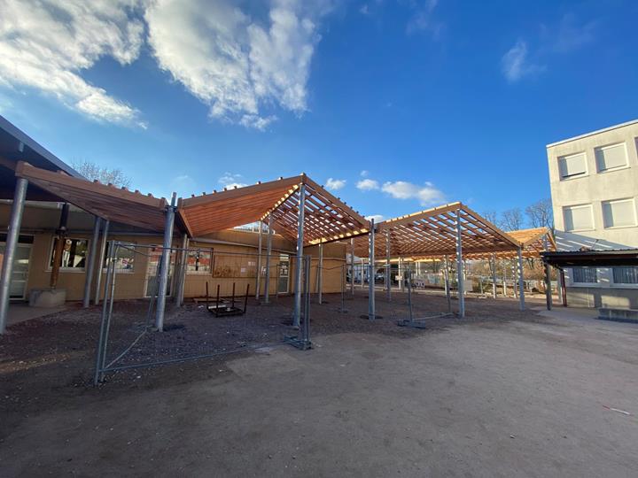 West View of Courtyard Frame Structure Under Construction (© D-Bois)