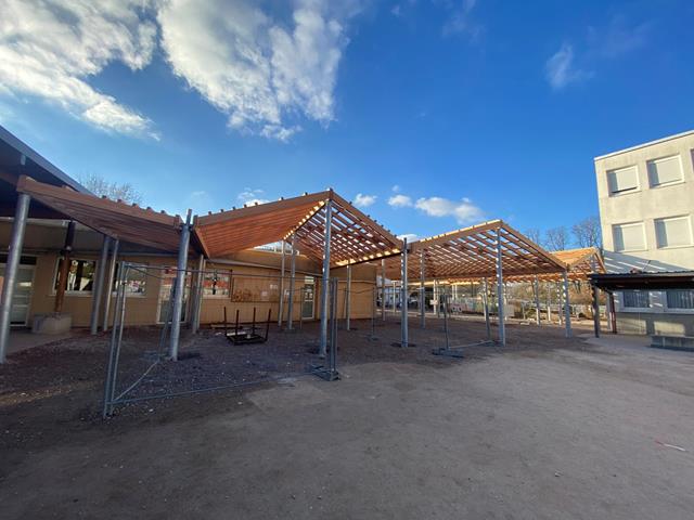 West View of Courtyard Frame Structure Under Construction (© D-Bois)
