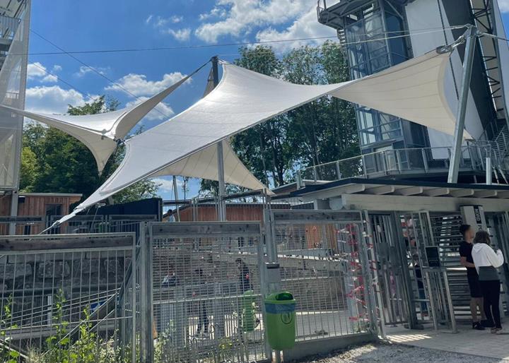 Membrane Roof and Entrance to Suspension Bridge (© Ingenieurbüro Gisela Zündel)