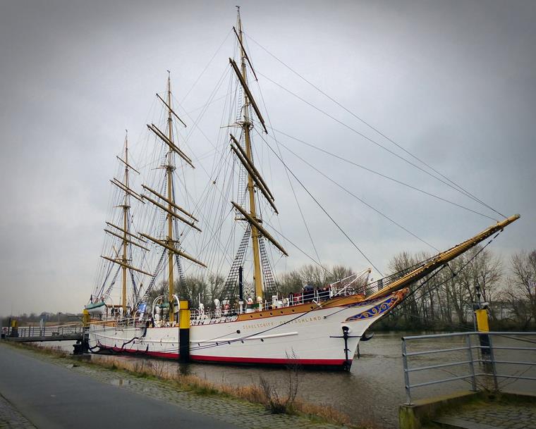 "Schulschiff Deutschland" – Sail Training Ship is the last German three-master and has been a floating memorial since 1995.