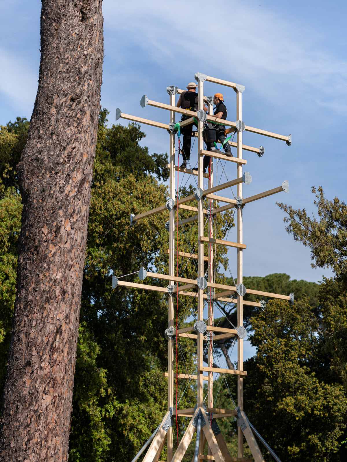 Construction of Tower (© Victoria Tanto)