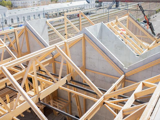 Timber Roof Structure of New Concert Hall (© LCA Construction Bois)
