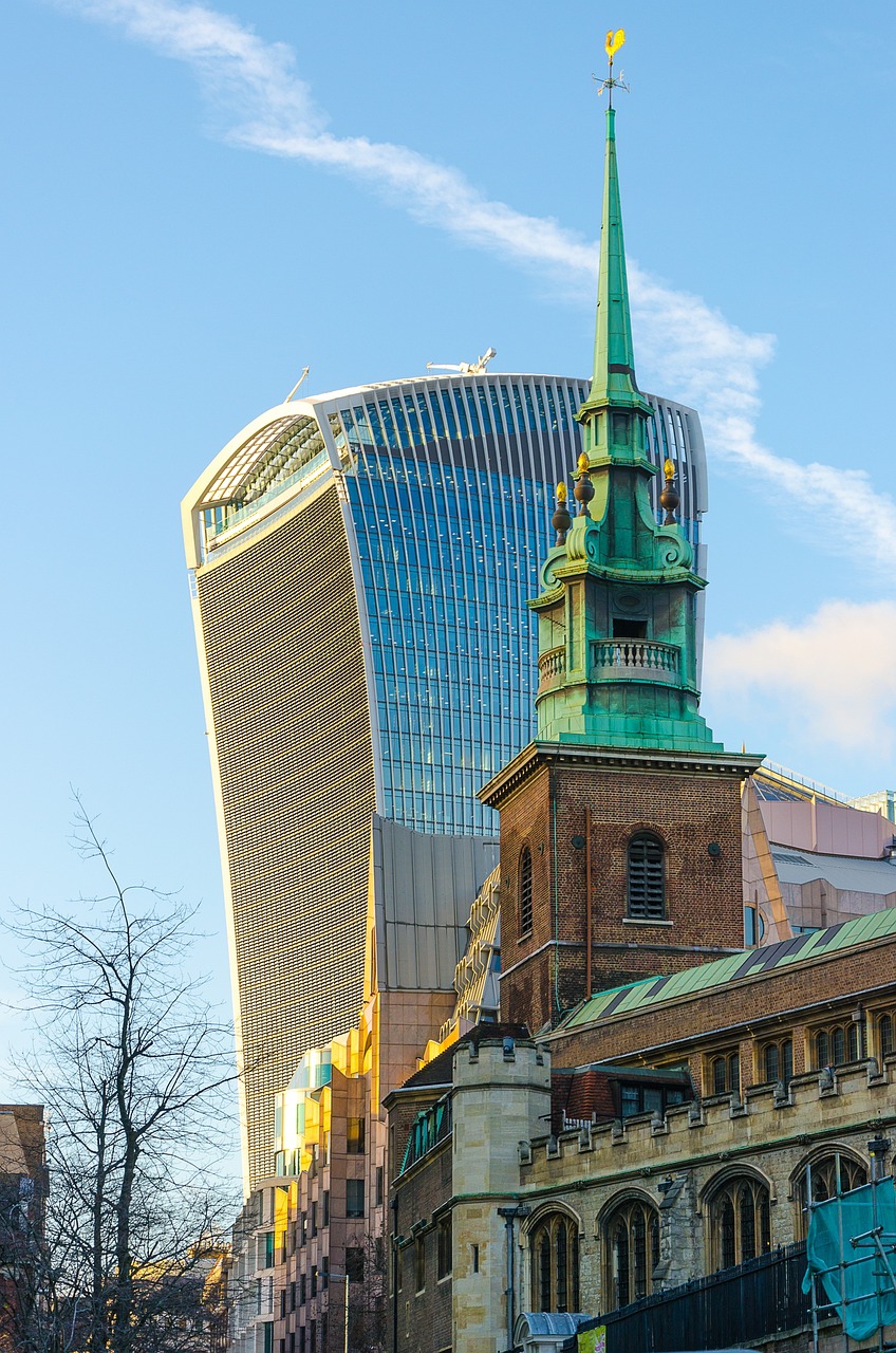 Unconventional Form of Walkie-Talkie, London (England)
