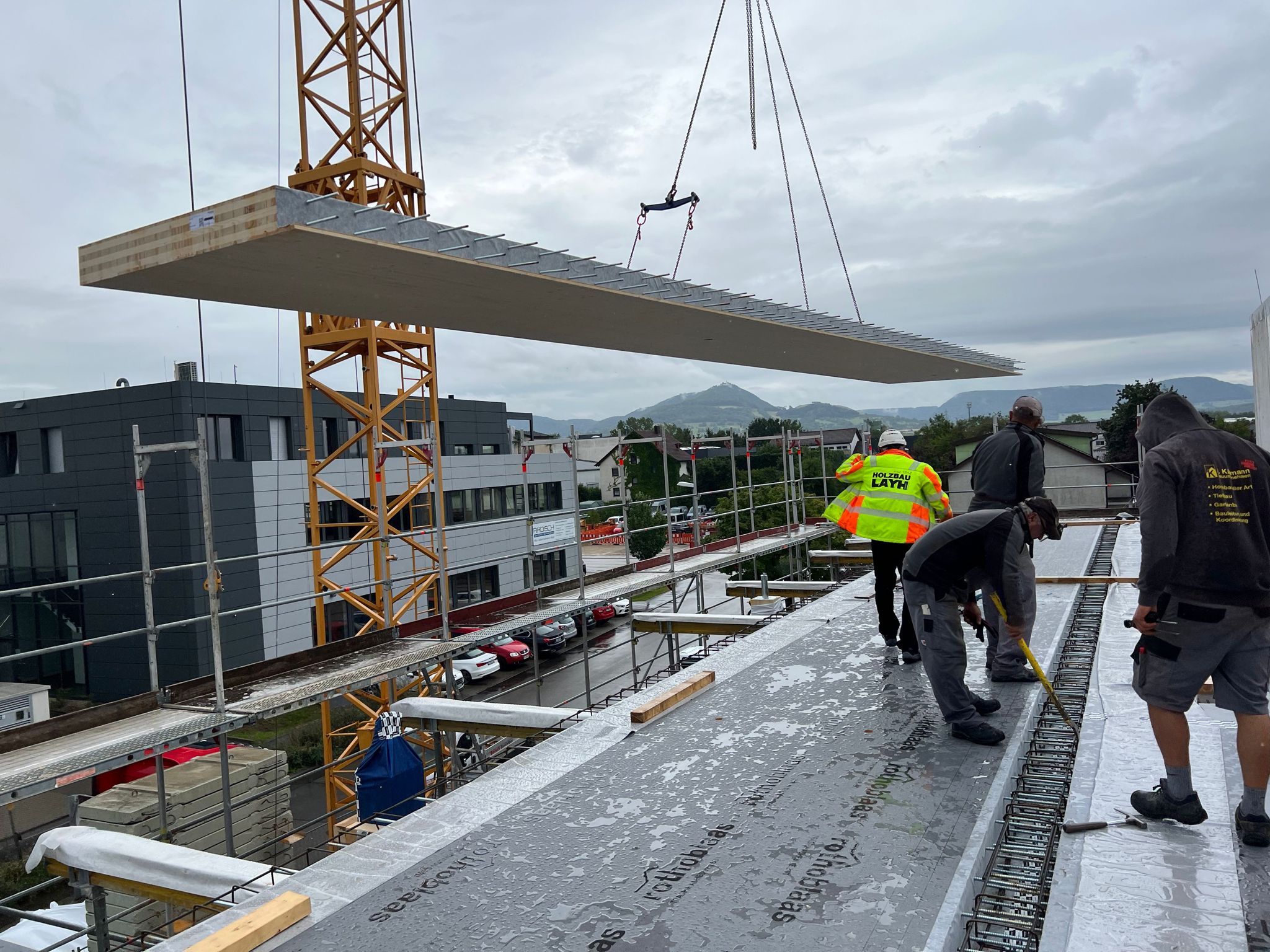 Assembly of CLT Panels and Uncast Concrete Gaps | © Rothoblaas