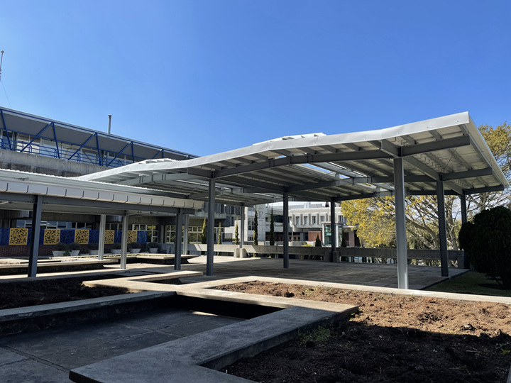 Steel Pergola at Rafael Landívar University (© Eng. Enrique de León)