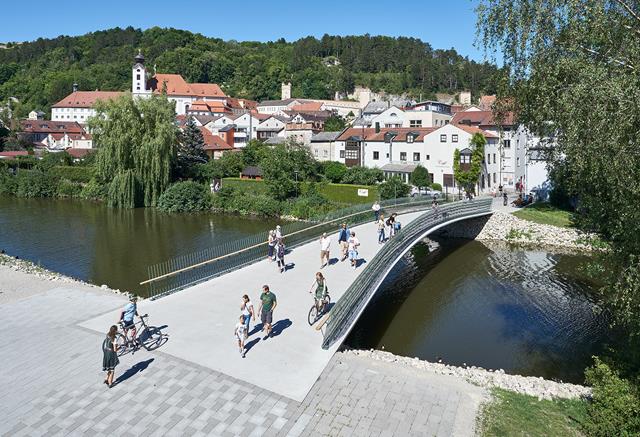Pedestrian and Cyclist Bridge "Herzogsteg" in Eichstätt, Germany | © Bruno Klomfar