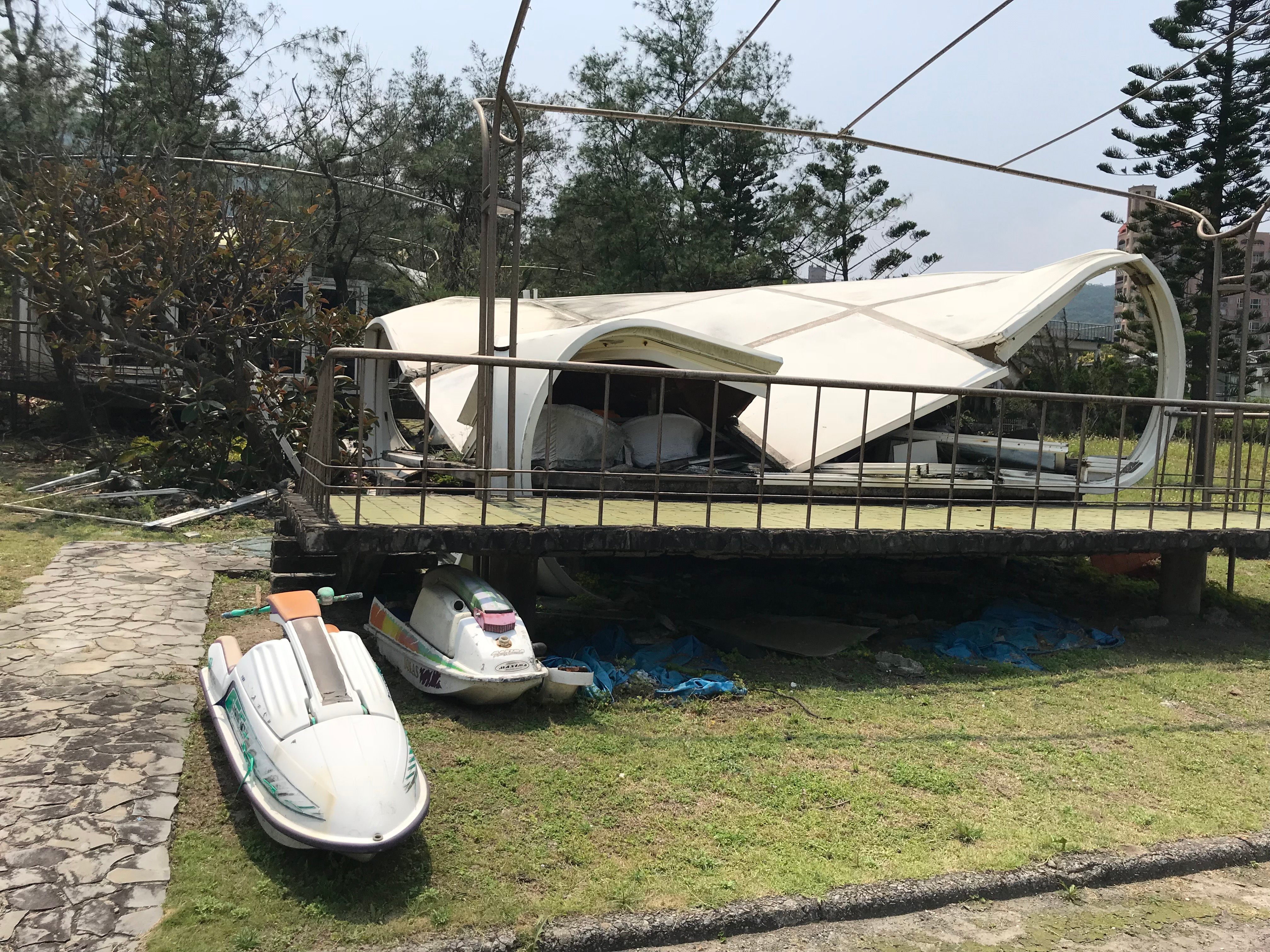 Today, many buildings in the UFO village are in ruins.