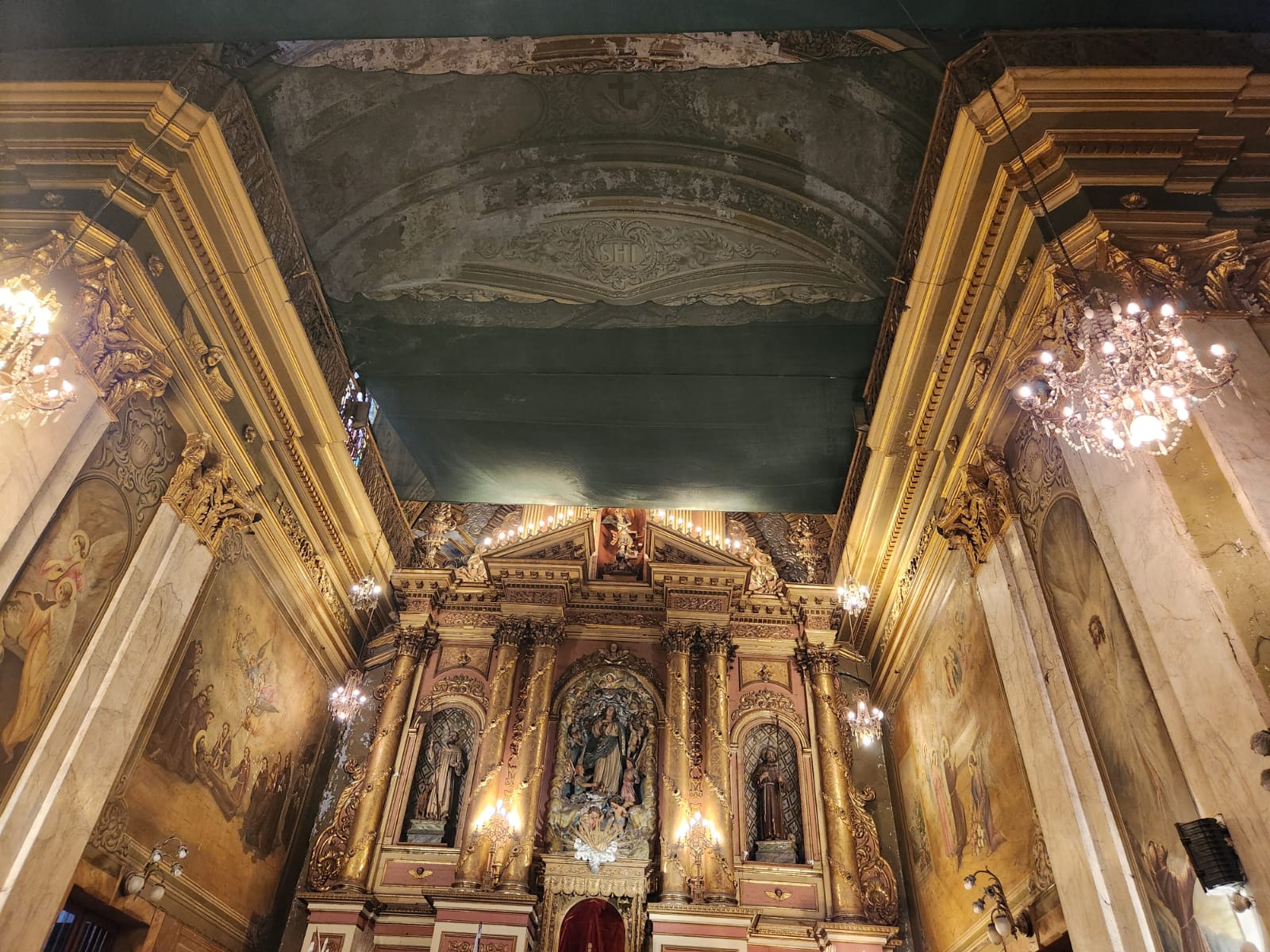 Interior of the San Francisco Temple in San Miguel de Tucumán | Detail of the vault and main altar