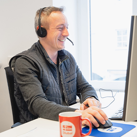 Portraits of sales representatives in a modern, relaxed atmosphere