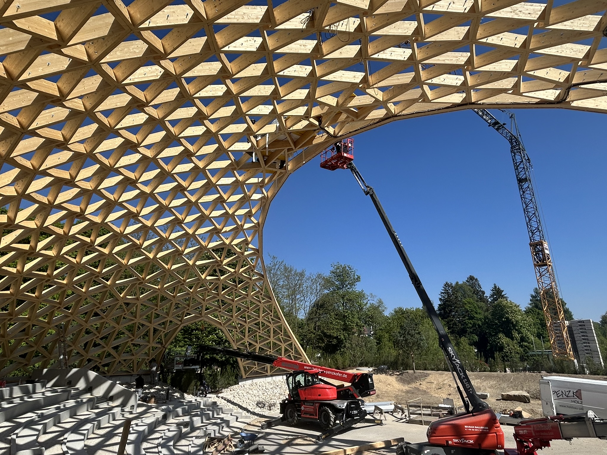 Bottom view of the park arena in Furth im Wald during the construction stage, with the final elements being installed.