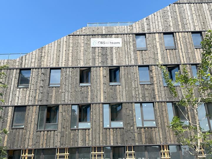 Facade of the WOOD office building | © CBS-Lifteam