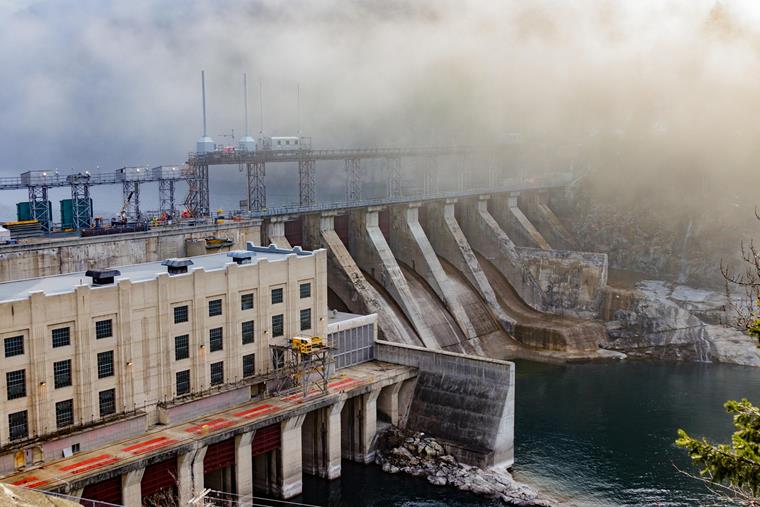 A hydroelectric power plant is used for sustainable energy generation from hydropower.