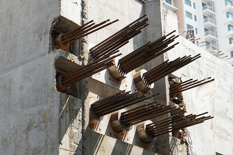 Visual representation of prestressed concrete elements with focus on tendons in structural design processes.