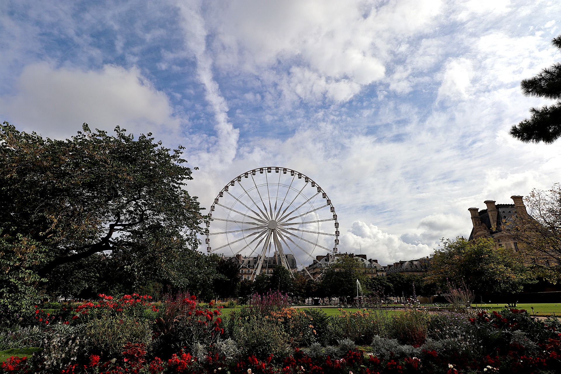 The Ferris wheel in the Jardin des Tuileries in Paris, France, in daylight.