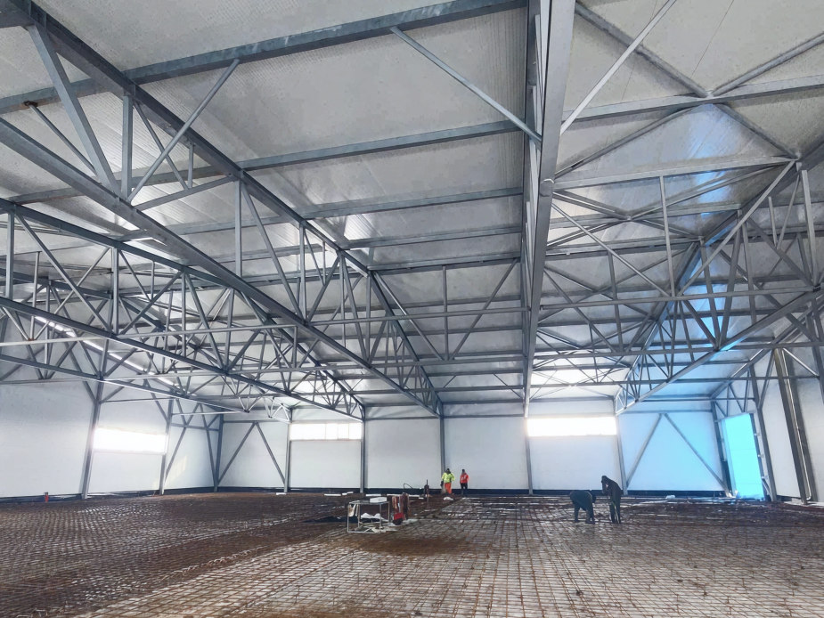 RFEM 6 was used by Sergiy Umanskiy to design a column-free steel structure on challenging soil conditions.