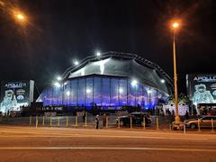 Carpa para la exposición de la gira del Apollo 11 de noche (© Matthew Churchill Productions Ltd.)
