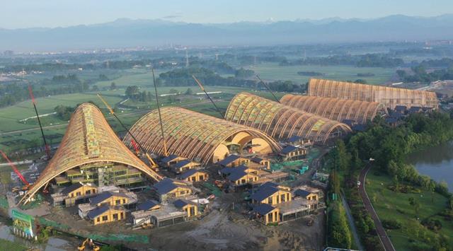 La Exposición agrícola de Tianfu, China durante la construcción (© StructureCraft)