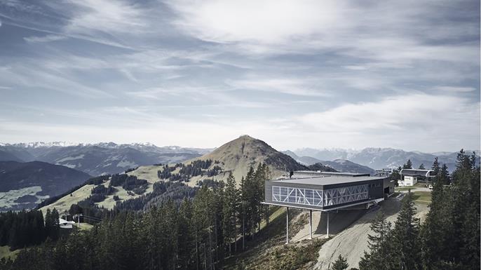 Estación de montaña/Recibidor del teleférico a vista de pájaro | © Simon Hausberger