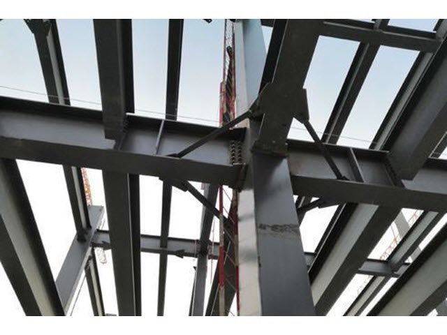 KB 001824 | Cálculo de pandeo por distorsión del ala inferior de la viga de un pórtico de acero según la norma GB