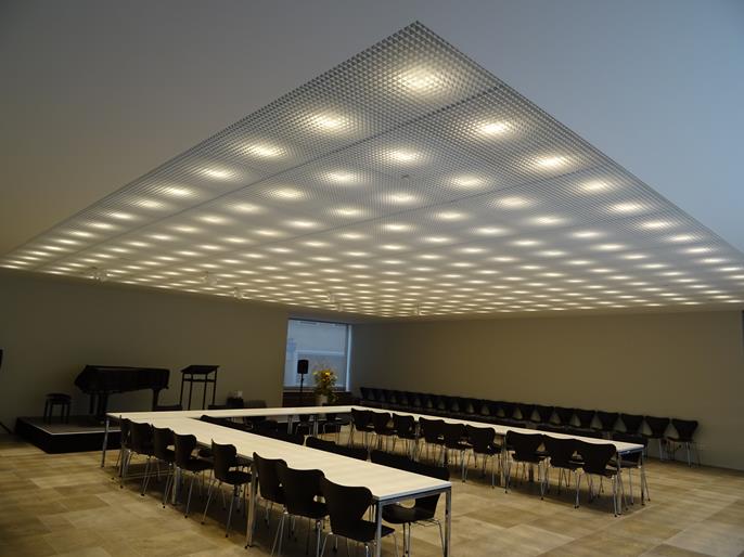 Sala en el centro comunitario | © Baumruck + Oswald