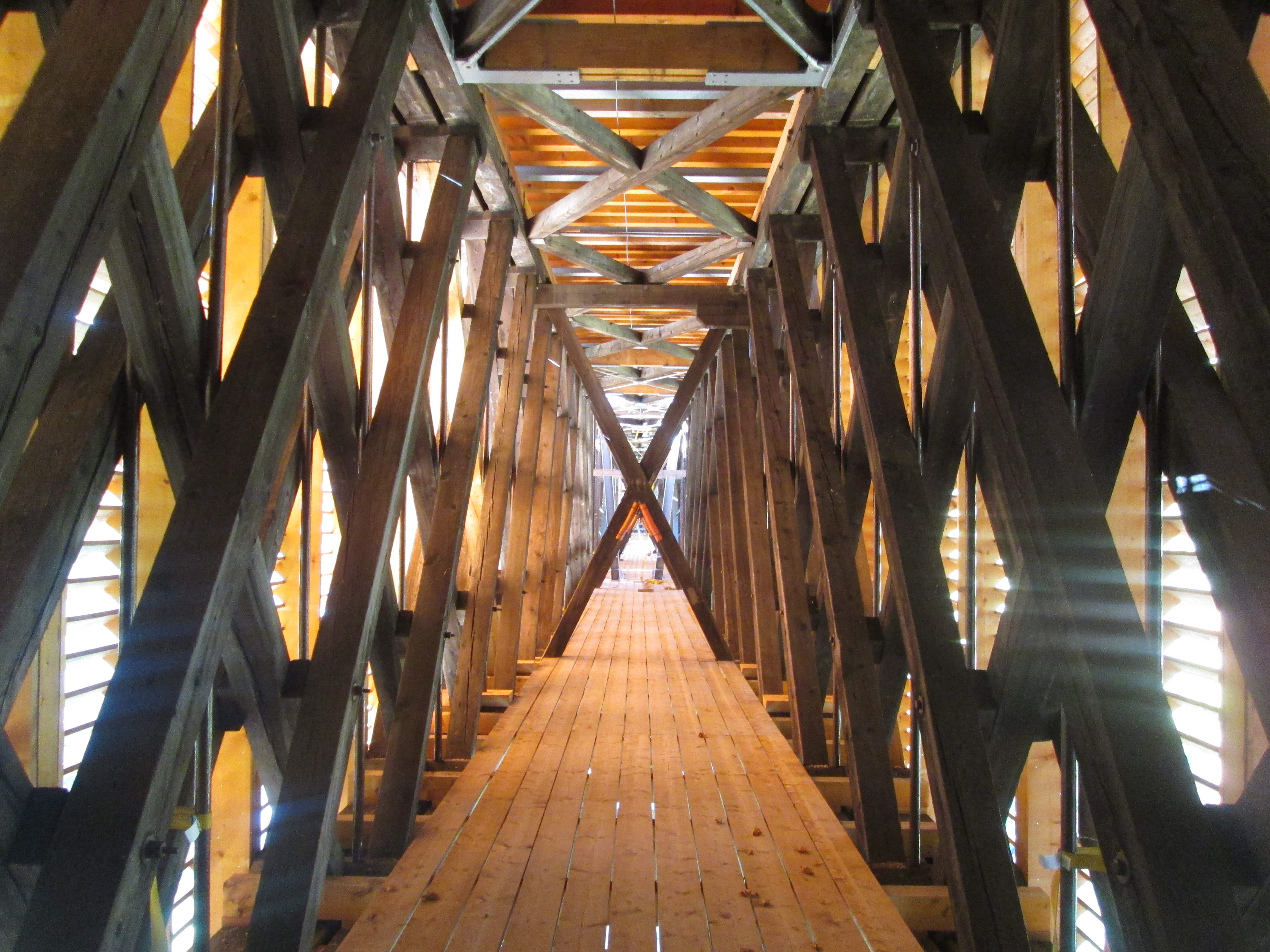 Vista interior de la construcción de la cercha | © Konstruktionsgruppe Bauen AG