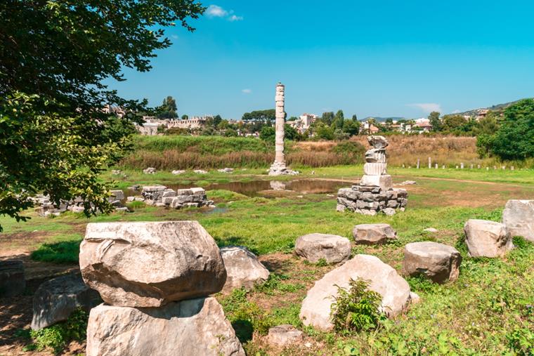 Restos del templo de Artemisa