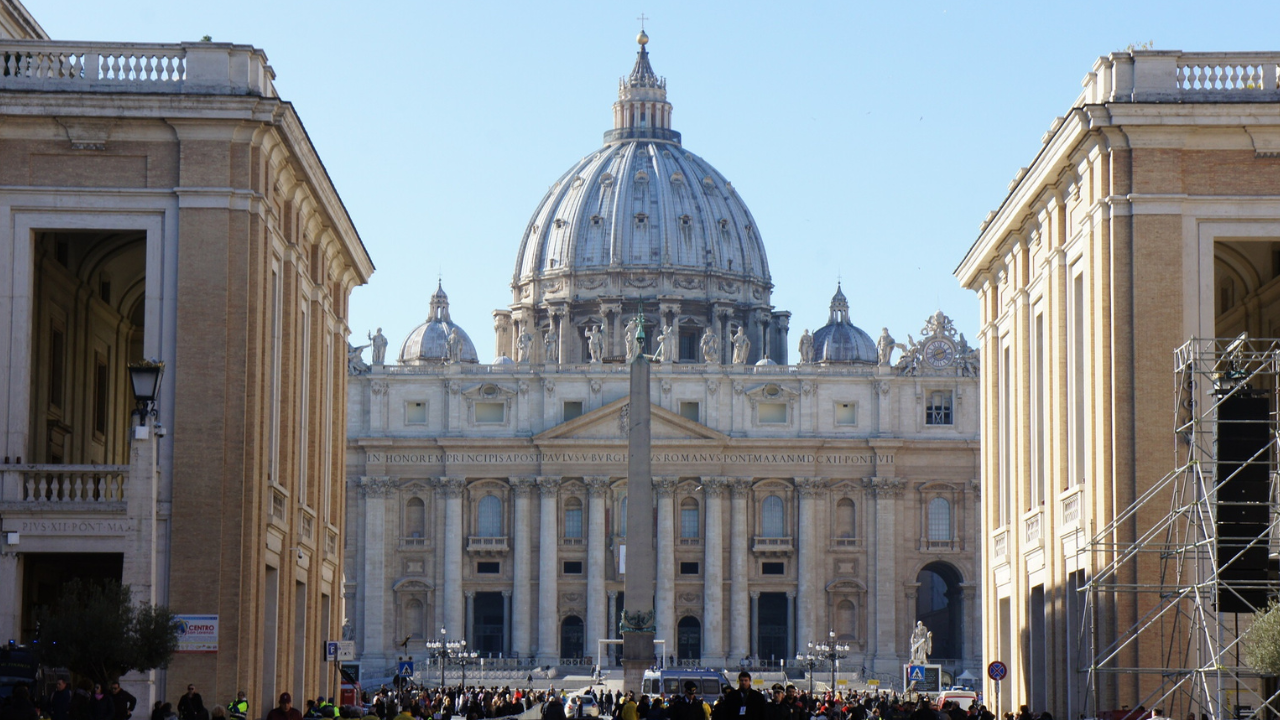 La basílica de San Pedro en Roma: Un edificio típico del período del