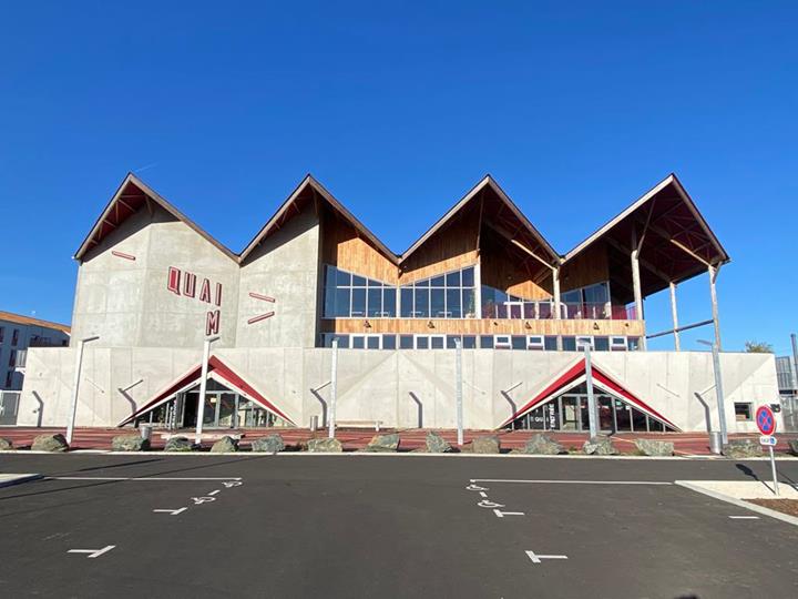 Quai M, nueva sala de conciertos en La Roche sur Yon, Francia (© LCA Construction Bois)