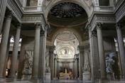 El clasicismo también continúa en el interior del Panteón