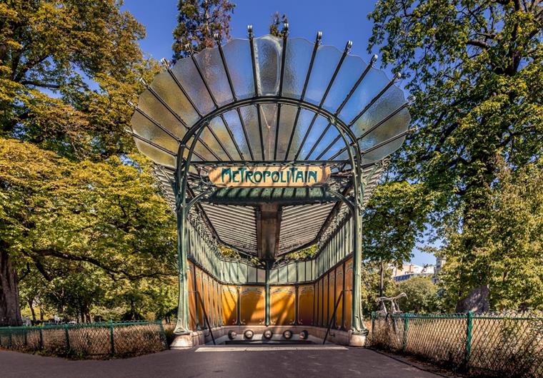 Entrada a la estación de metro Porte Dauphine, París, Francia