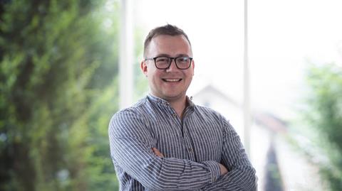 Oportunidad de carrera en una empresa de software líder, destacando el crecimiento y el aprendizaje.