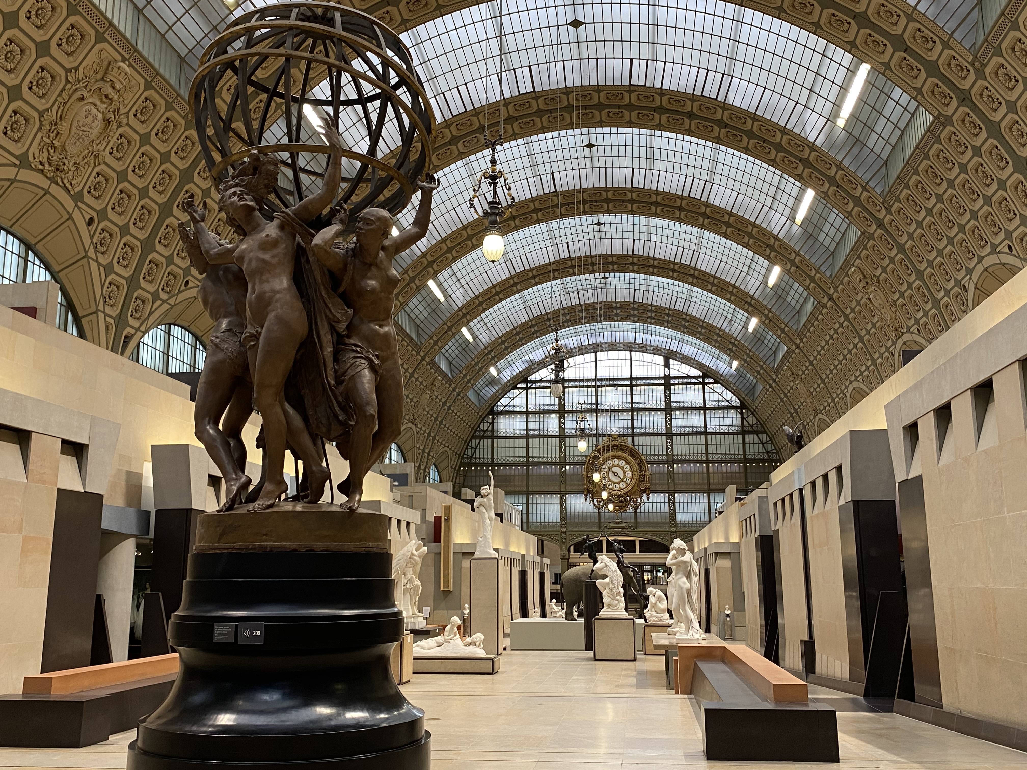 Vista interior de la gran nave del Museo de Orsay