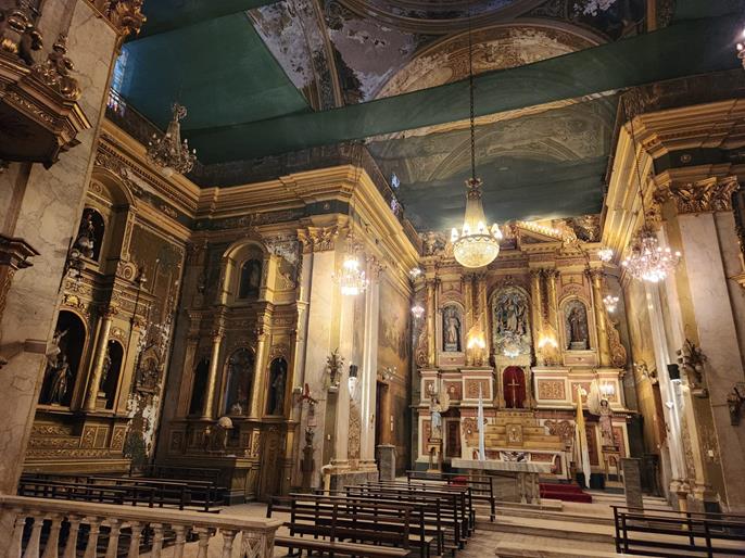 Interior del Templo San Francisco | altar principal, bóvedas y estructura deteriorada
