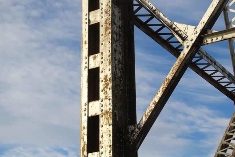 El óxido reduce significativamente la capacidad portante de las estructuras de acero.