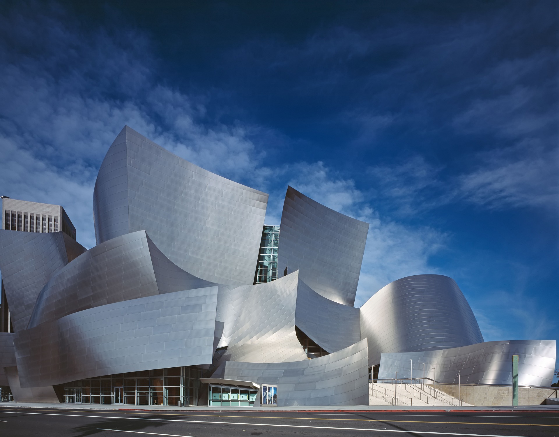 Walt Disney Concert Hall in Los Angeles, diseñada por el arquitecto Frank Gehry.