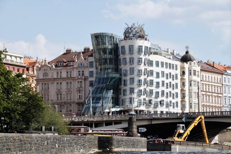 Obra maestra arquitectónica: Casa Danzante de Frank Gehry en Praga