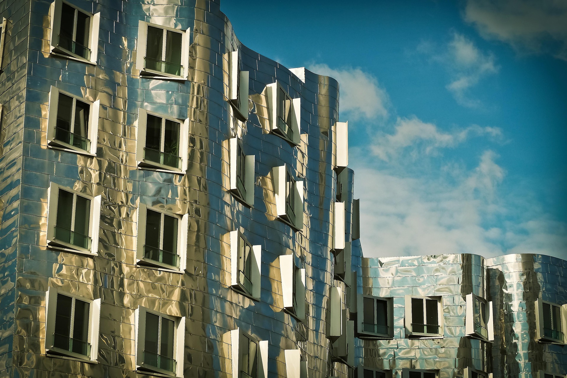 Nueva Aduana en Düsseldorf del arquitecto Frank Gehry