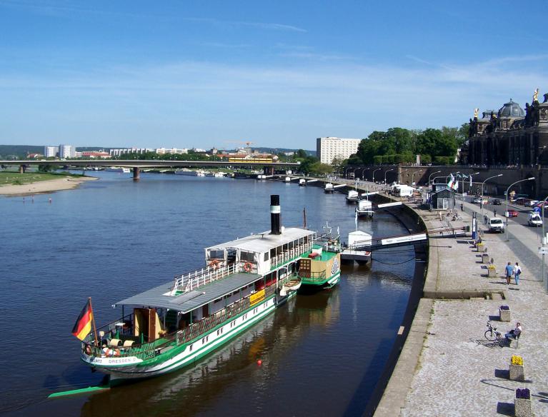 Klicke auf die Grafik fr eine vergrerte Ansicht

Name: Dresden_Wei%C3%9Fe_Flotte_Terrassenufer.jpg
Ansichten: 398
Gre: 72,1 KB
ID: 2200