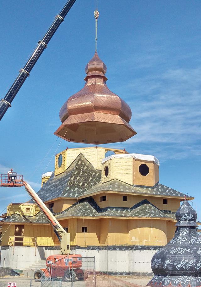 Aufsetzen einer Kuppel (© Moses Structural Engineers Inc.)