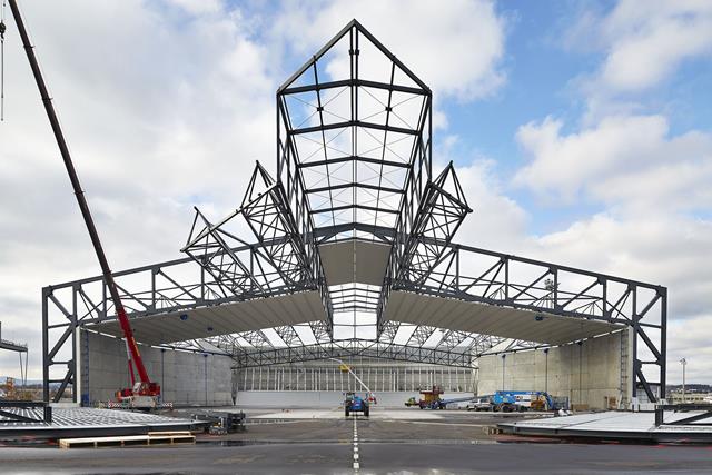 Hangar de protection contre le bruit en construction (© WTM Engineers GmbH)