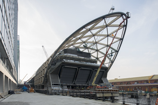 Gare Crossrail de Canary Wharf en chantier (© WIEHAG)