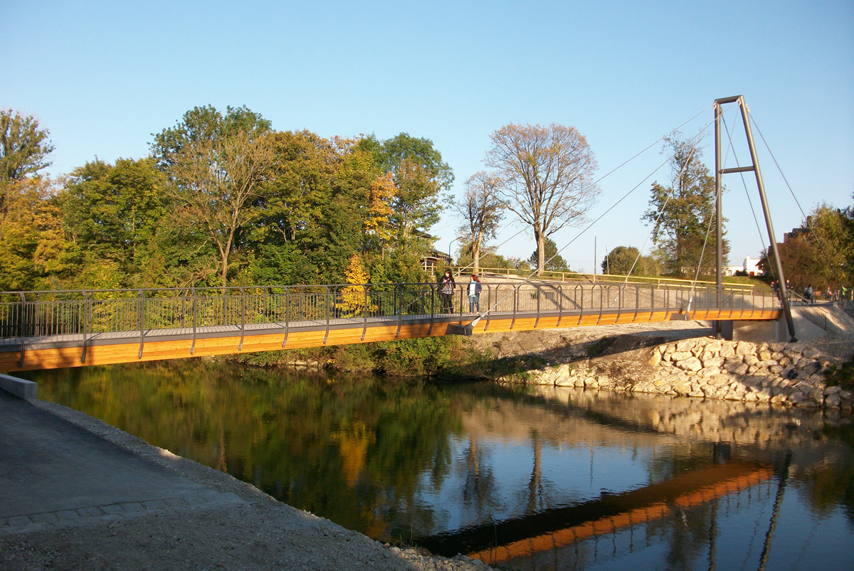 Pont à haubans « Walsersteg » de la rivière Loisach (© IB Robert Buxbaum)